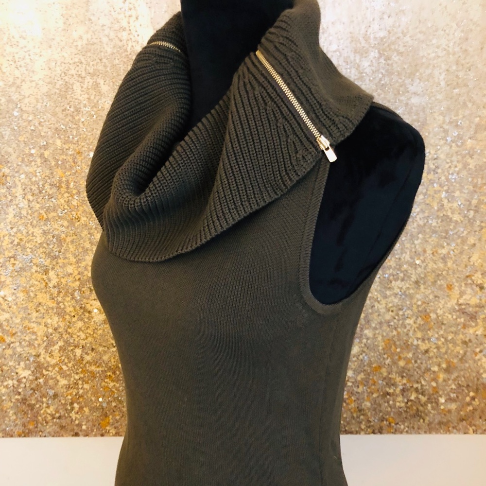 Dana Buchman Sleevless Turtle Neck Sweater